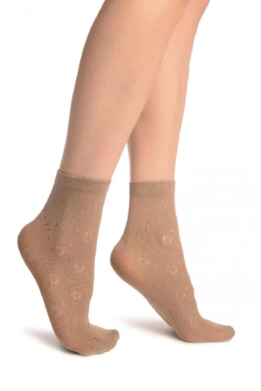 Women's leather - look socks for an edgy styleBeige Crochet Rombs Ankle High Socks