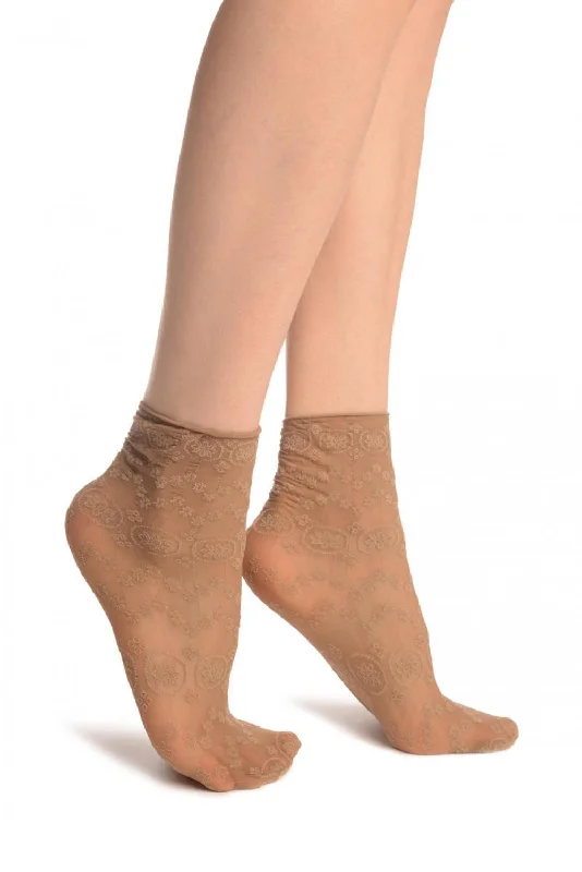 Women's ankle socks with a frilly edgeBeige Water Lilly With Comfortable Top Ankle High Socks