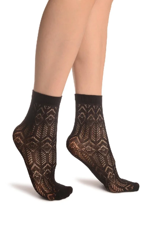 Women's arch - support socks for better comfortBlack Geometrical Crochet Lace Ankle High Socks