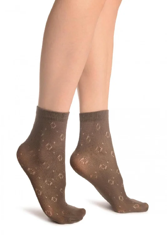 Women's arch - support socks for better comfortGrey Crochet Rombs Ankle High Socks